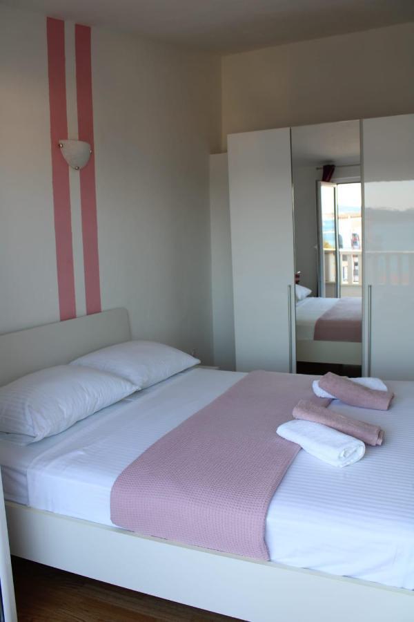 Apartments Renata Seget Donji Exterior photo