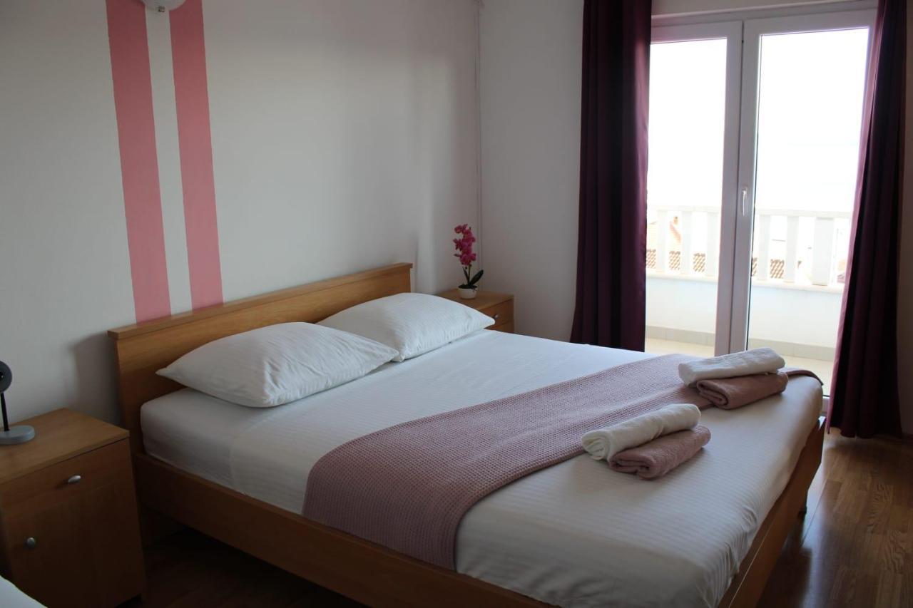 Apartments Renata Seget Donji Exterior photo