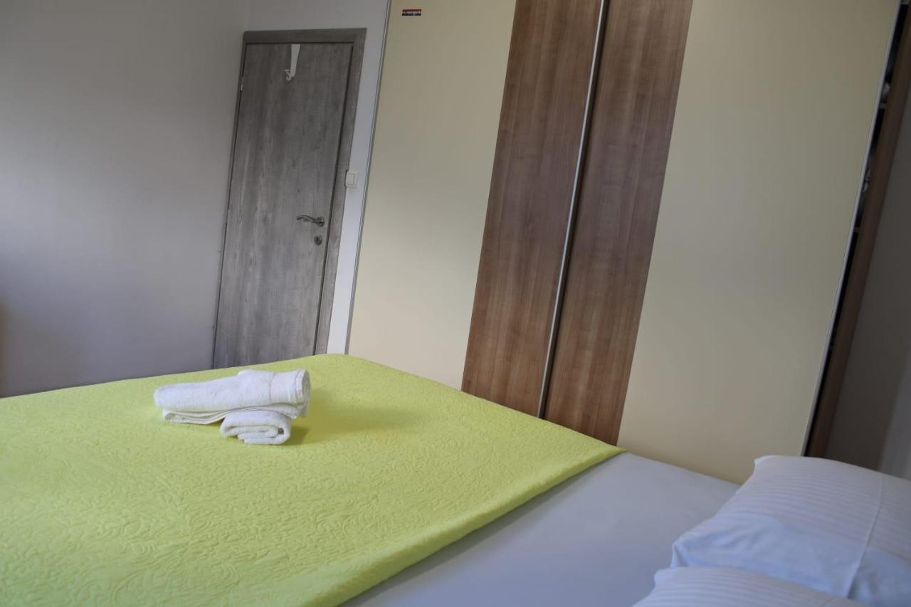 Apartments Renata Seget Donji Exterior photo